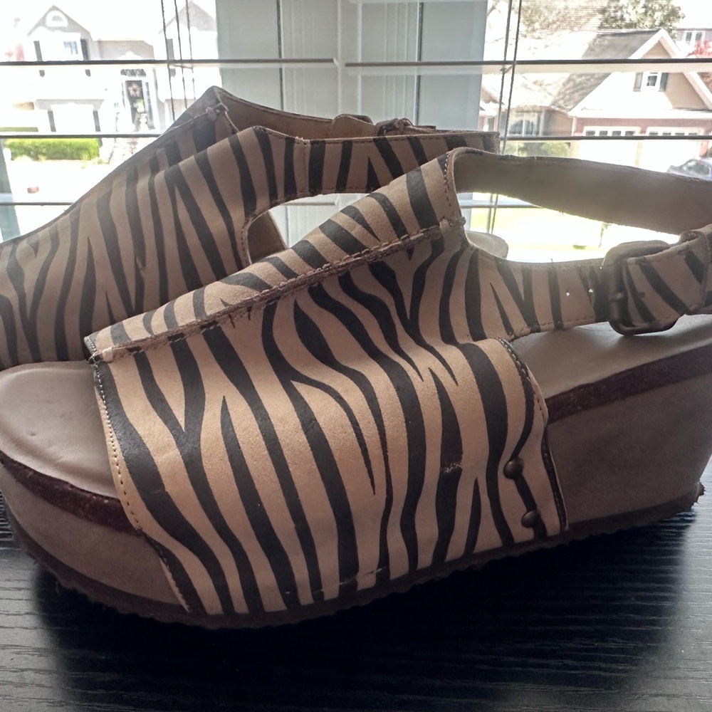 Stylish Zebra Print Wedge Sandals